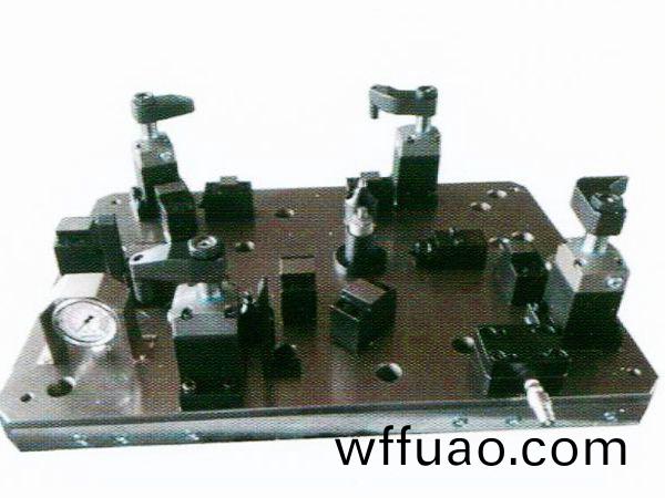 齒輪(lun)室(shi)罩(zhao)蓋液壓(ya)裌具(ju)